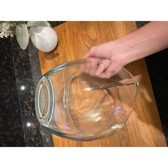 Vintage Pyrex Teal Teardrop Oval Mixing Bowl 2.5QT - Picture 7 of 9